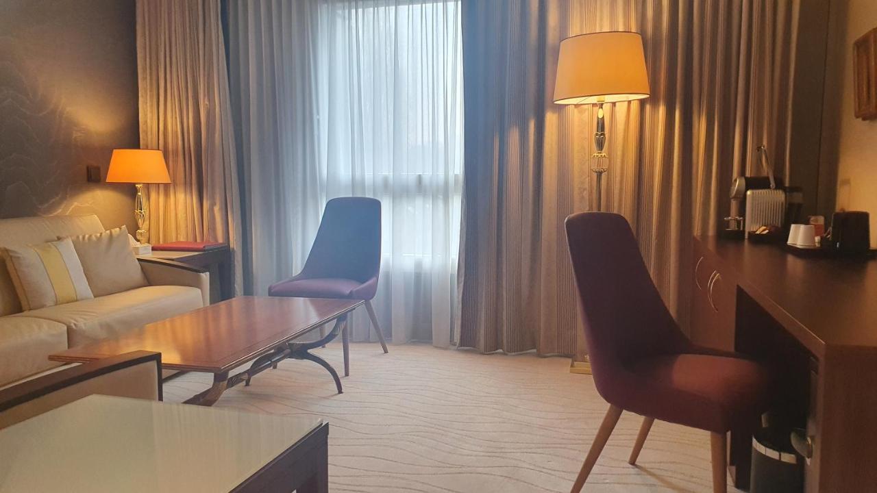 Nash Airport Hotel 4*