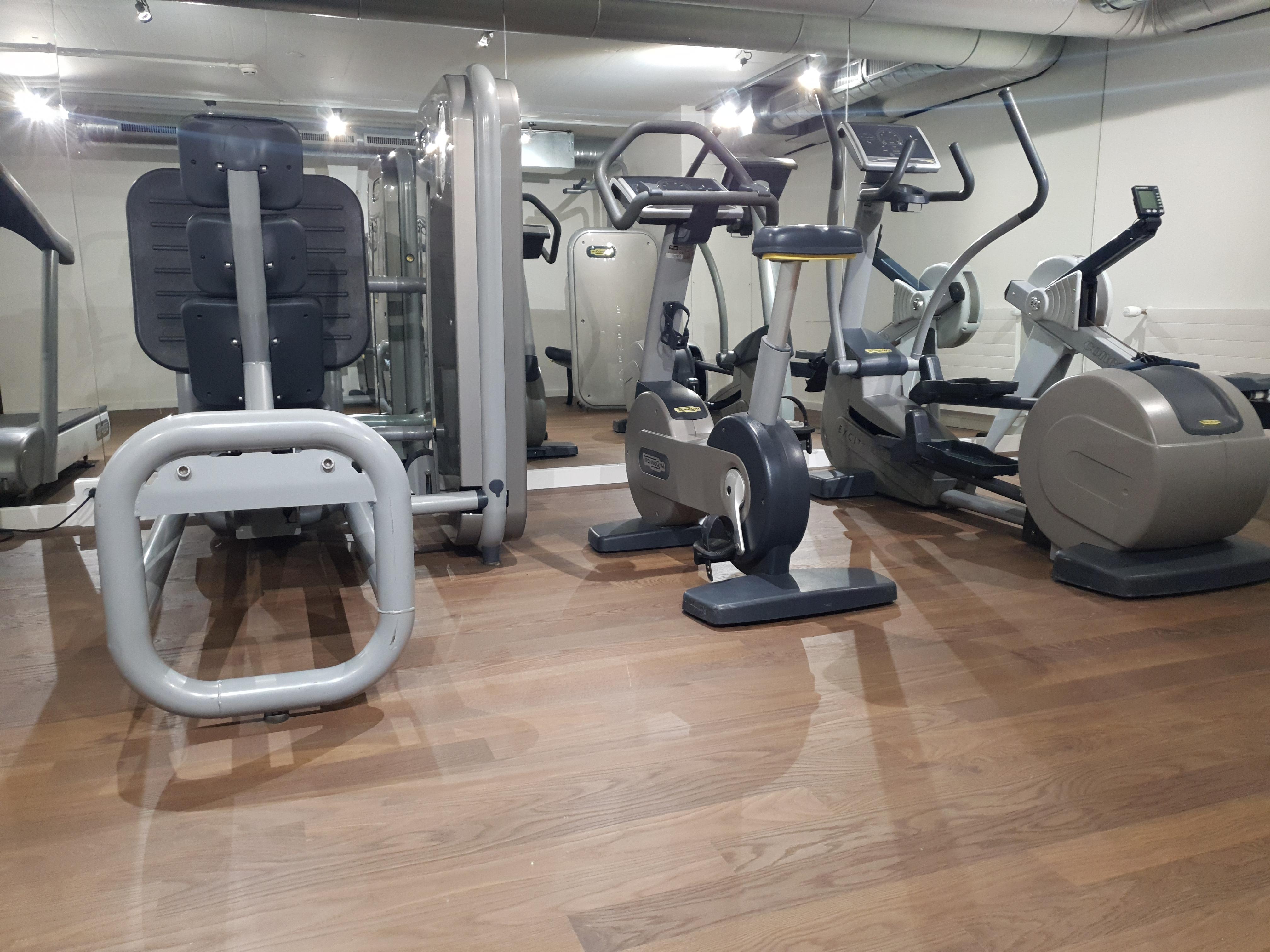 Nash Airport Hotel 4*