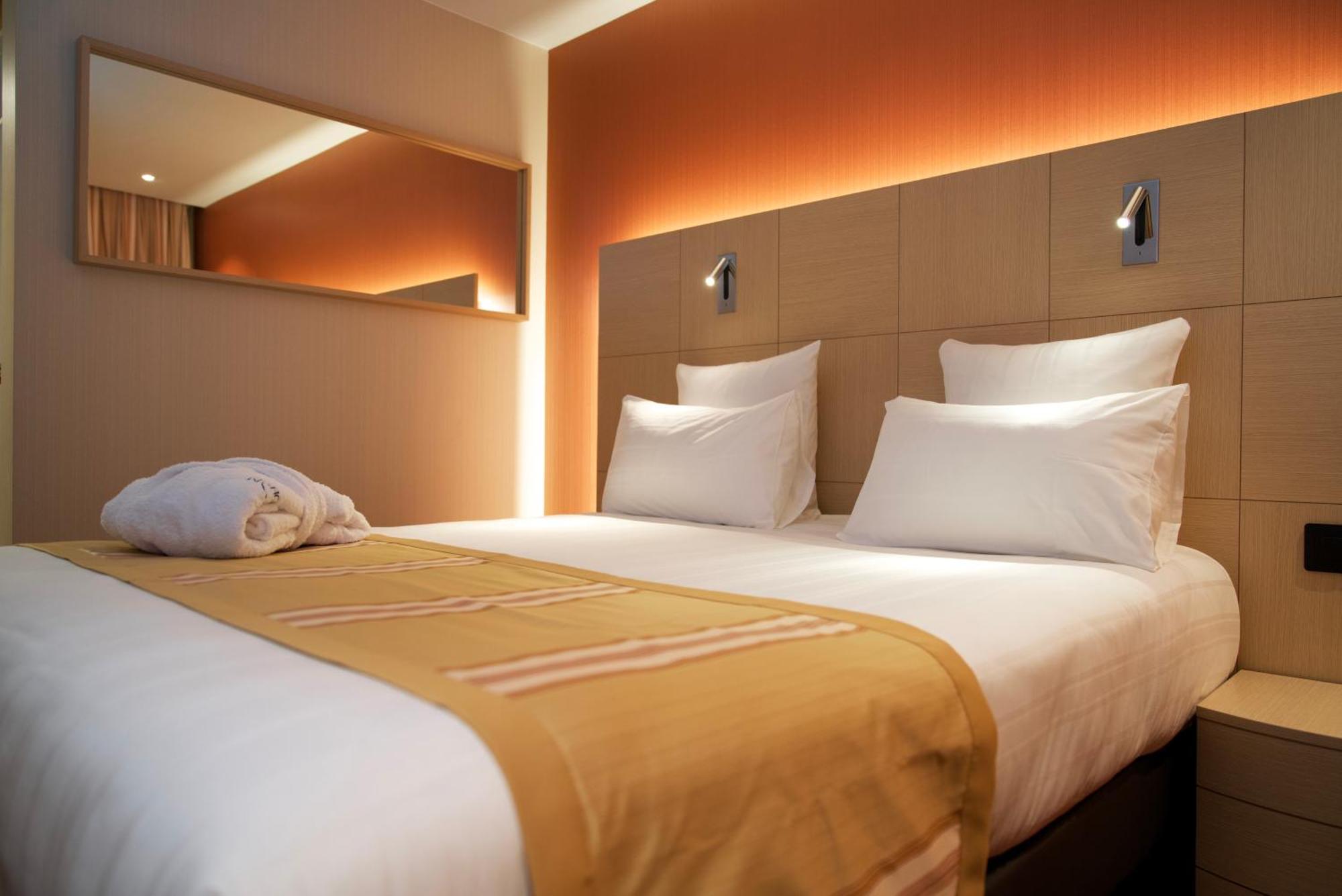 Hotel Nash Airport 4*