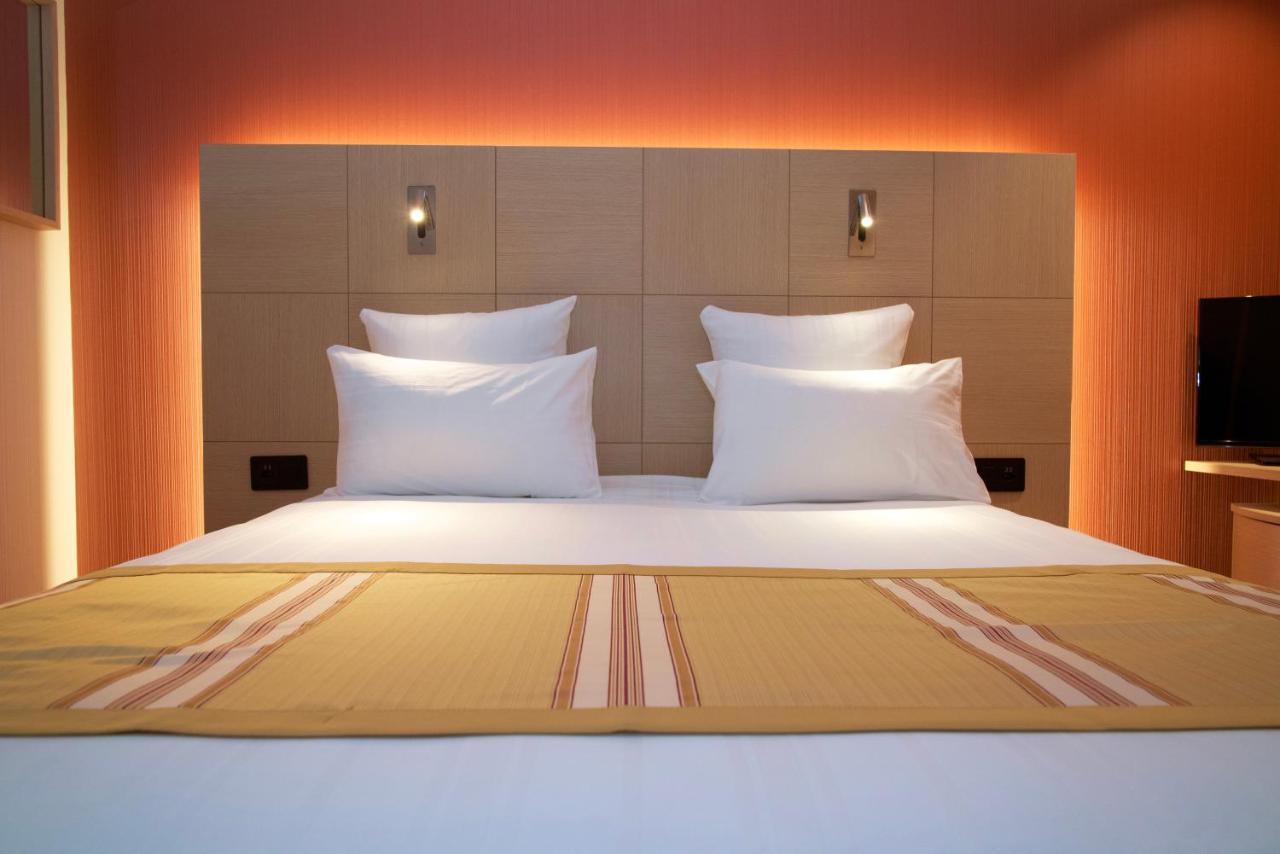 Nash Airport Hotel 4*