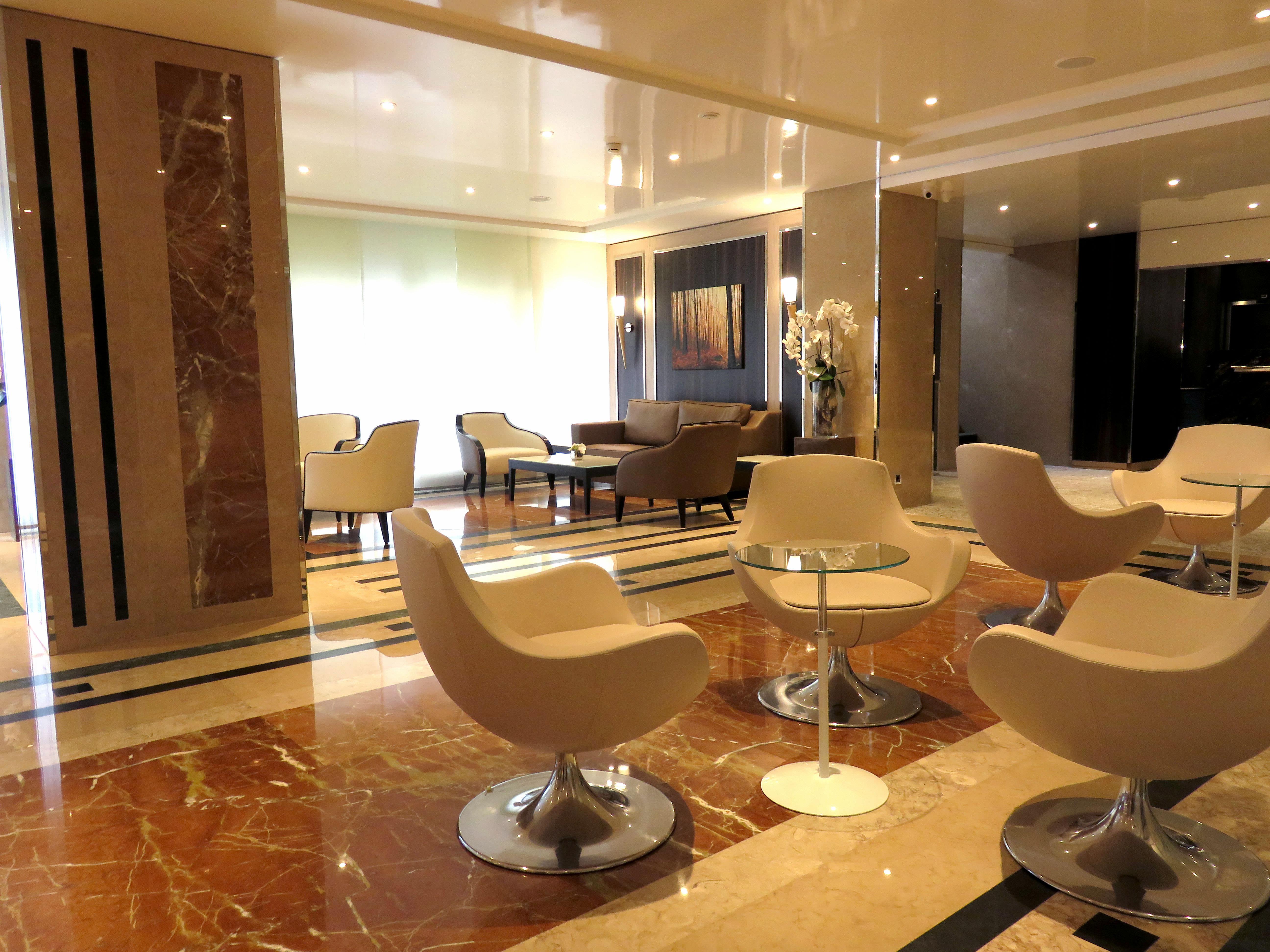 Nash Airport 4*