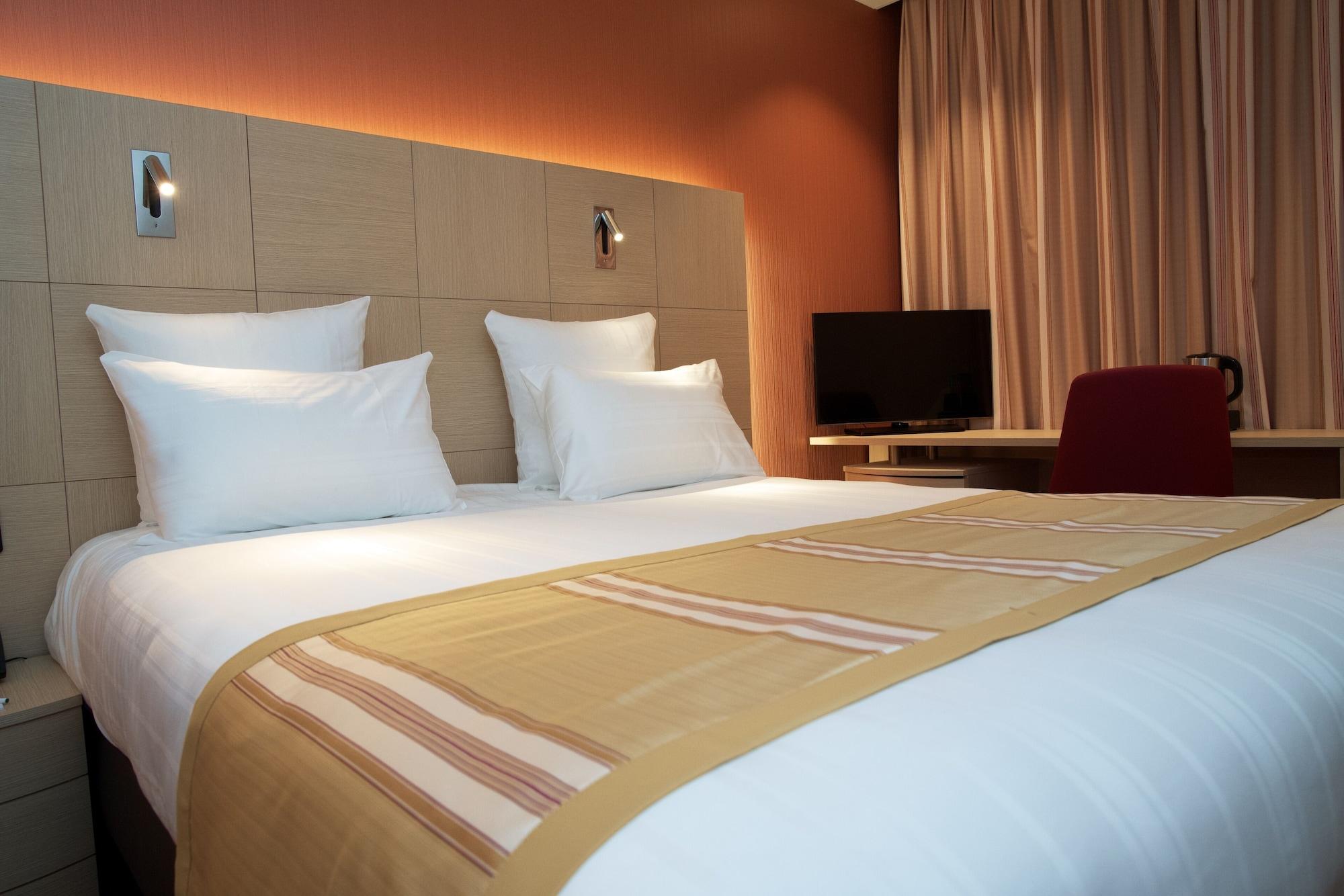 Nash Airport 4*