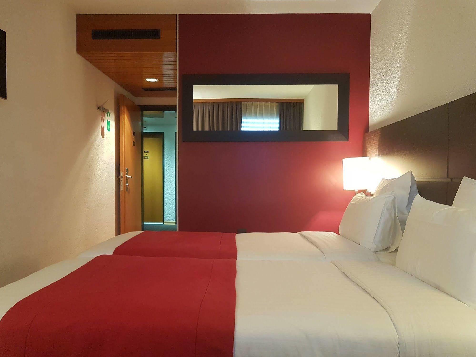 Hotel Nash Airport 4*
